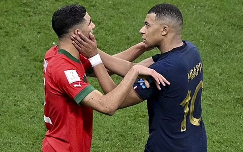 Lucas Vazquez chia tay Real Madrid: Mbappe ghi điểm bằng hành động đẹp 2 Hành động đẹp của Kylian Mbappe